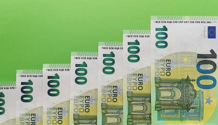 Einhundert Euro Scheine