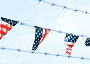 USA-Flaggen an Zaun