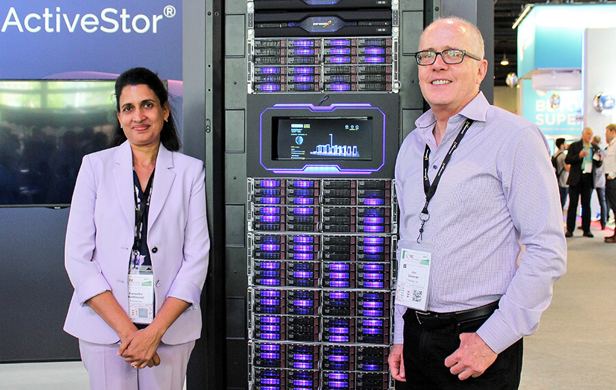 Praneetha Manthravadi und Jim Donovan stellten auf der ISC den Hochleistungs-Speicher »Panasas ActiveStor Ultra« vor (Bild: Corina Pahrmann).