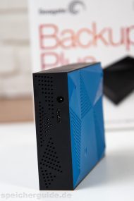 Die Seagate Backup Plus Desktop besitzt einen USB-Port und einen Stromanschluss.