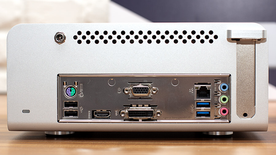 Unikis Elly-Server ist mit sechs USB-Ports ausgestattet sowie mit allen gängigen PC-Anschlüssen (Bild: speicherguide.de)