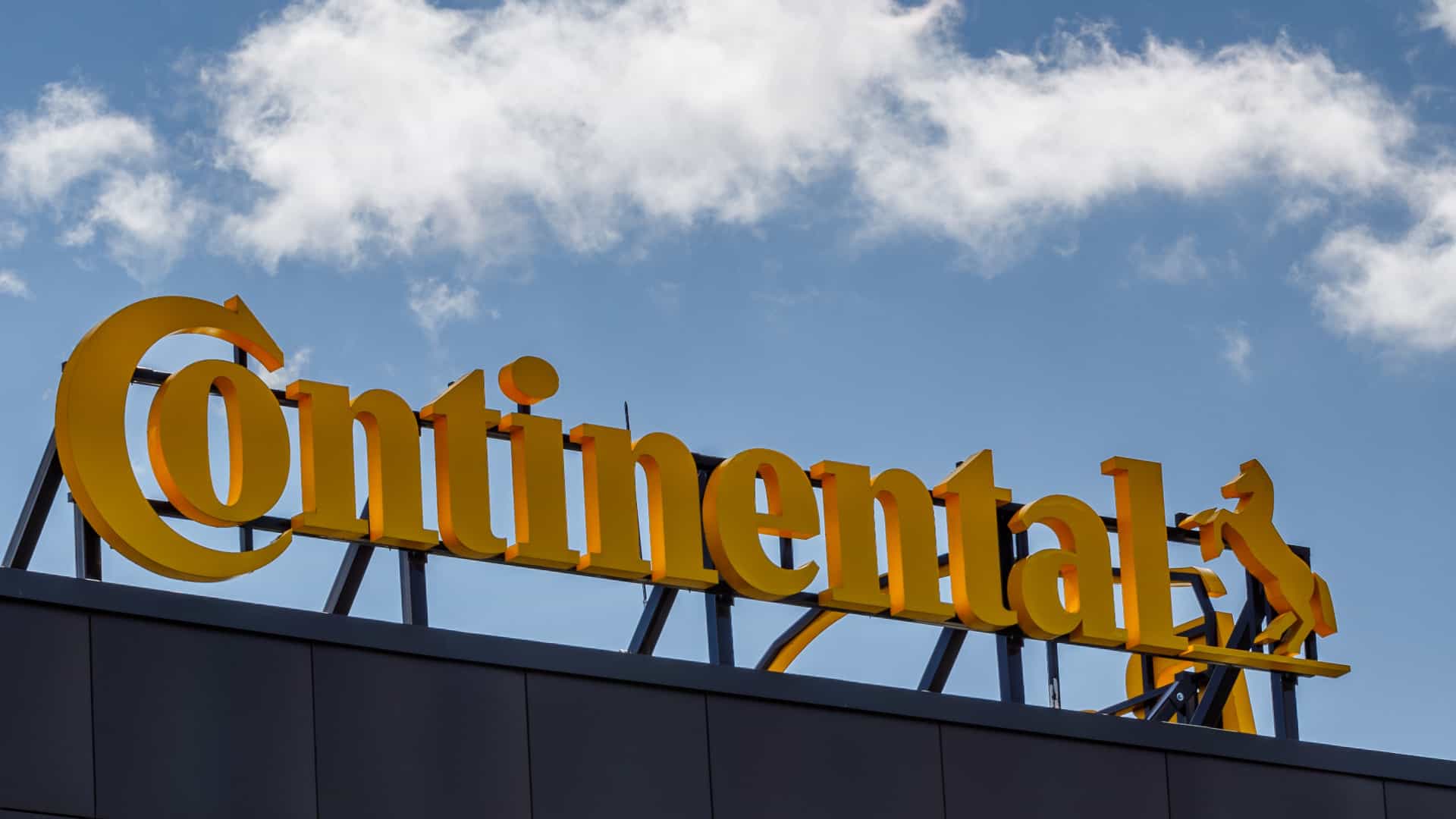 Continental Quelle MAXSHOT.PL Shutterstock 2144521027 1920.