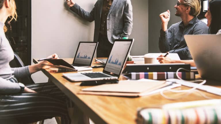 Mitarbeitermotivation und Betriebsklima in IT-Unternehmen verbessern 1 job gc1b39685d 1920x1080