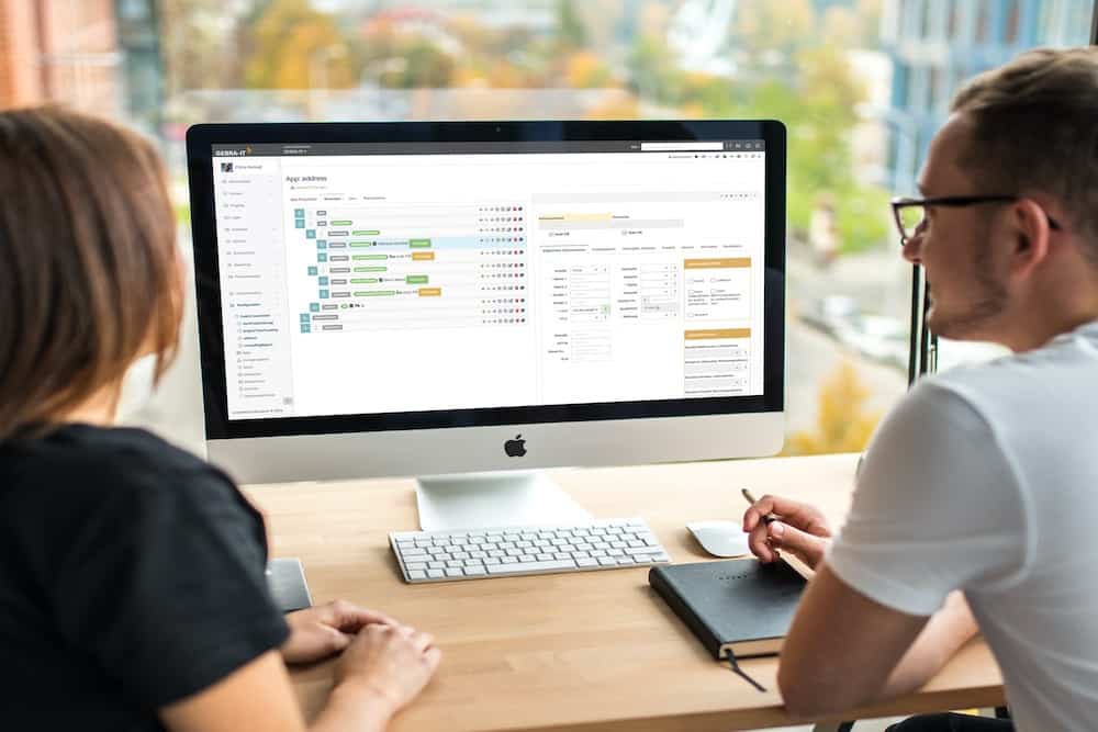ERP: The next big thing 2 Citizen Developer klicken eine maßgeschneiderte ERP-Lösung zusammen. (Quelle: GEBRA-IT GmbH)