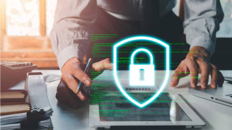 Welche Rolle spielt der Fachkräftemangel bei Cyberrisiken von Mittelständlern? 1 Cyber Security
