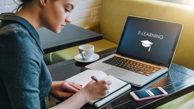 E-Learning bietet ein großes Potenzial für Unternehmen und Mitarbeiter:innen 1 E-Learning