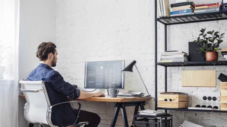 Rückkehr ins Büro? Unternehmen setzen auf strengere Homeoffice-Regeln 1 Home Office