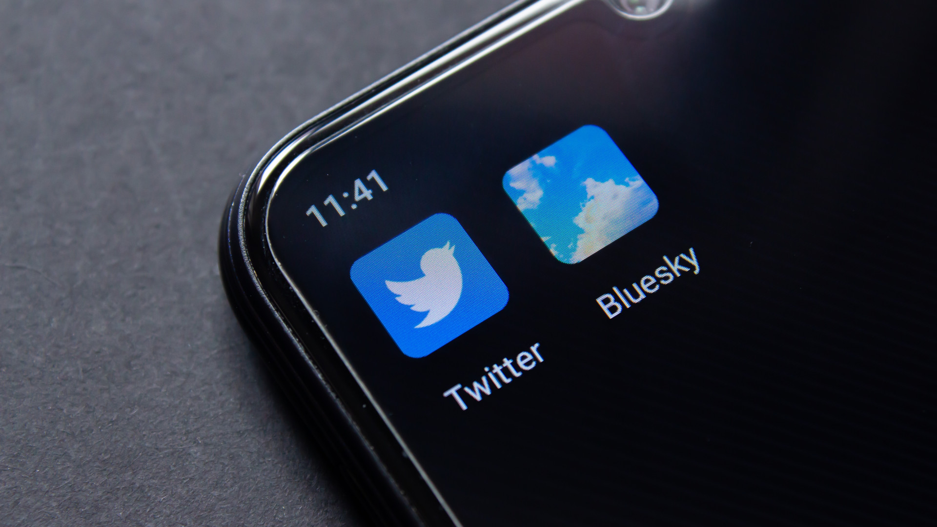 Bluesky auf dem Vormarsch, X verliert Nutzerinnen