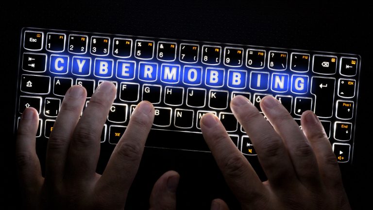Präventionsarbeit: Mehr tun gegen Cybermobbing auch an Schulen 1 Cybermobbing