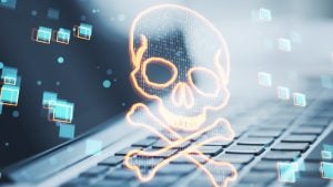 Totenschädel vor Notebook
