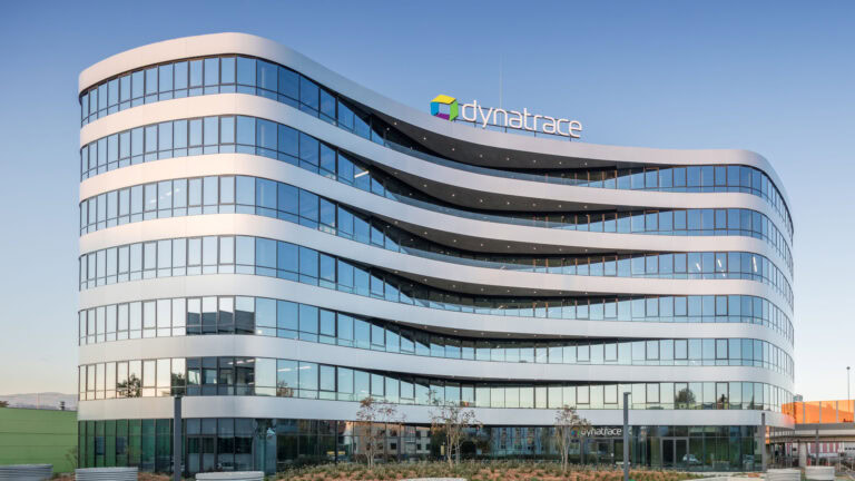 Vom Protokoll zur Prognose: Wie KI-gestütztes LogManagement die Resilienz moderner IT sichert 7 Dynatrace HQ Linz 4F7A9478 1920x1080