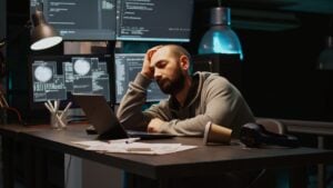 Datenbank Deployment Probleme, Datenbank Entwickler Stress, Datenbank, Entwickler