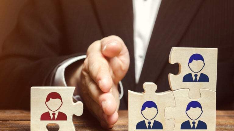 Unternehmen wollen weiter Stellen streichen 9 Stellenabbau