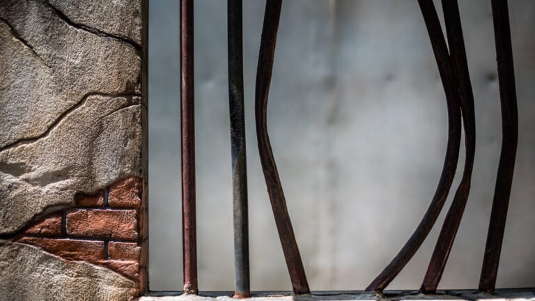 Sichere KI-Architekturen: So schützen Unternehmen ihre Systeme vor Jailbreaking 3 Jailbreaking