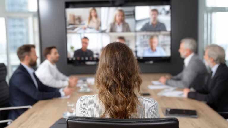 Hybrides Arbeiten braucht standardisierte Räume 10 Konferenzraum