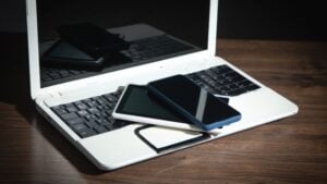 Laptop, Smartphone, IT-Gerät