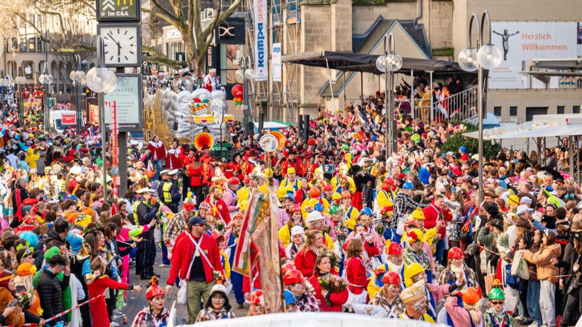 Datenboom zum Karneval 2026 1 Karneval Bildquelle: Konrad Severin Brambach/Shutterstock