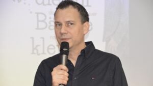 KI, digitale Gewalt, KI-Regulierung, Sebastian Fitzek Deepfake Kritik, künstliche Intelligenz Verantwortung, Deepfakes, künstliche Intelligenz