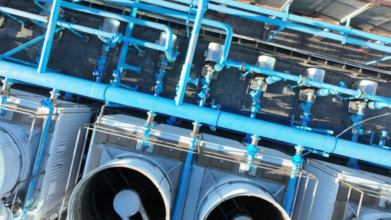 Wie Hot-Water Cooling die Effizienz von Rechenzentren revolutioniert 1 Rechenzentrum-Kuehlung