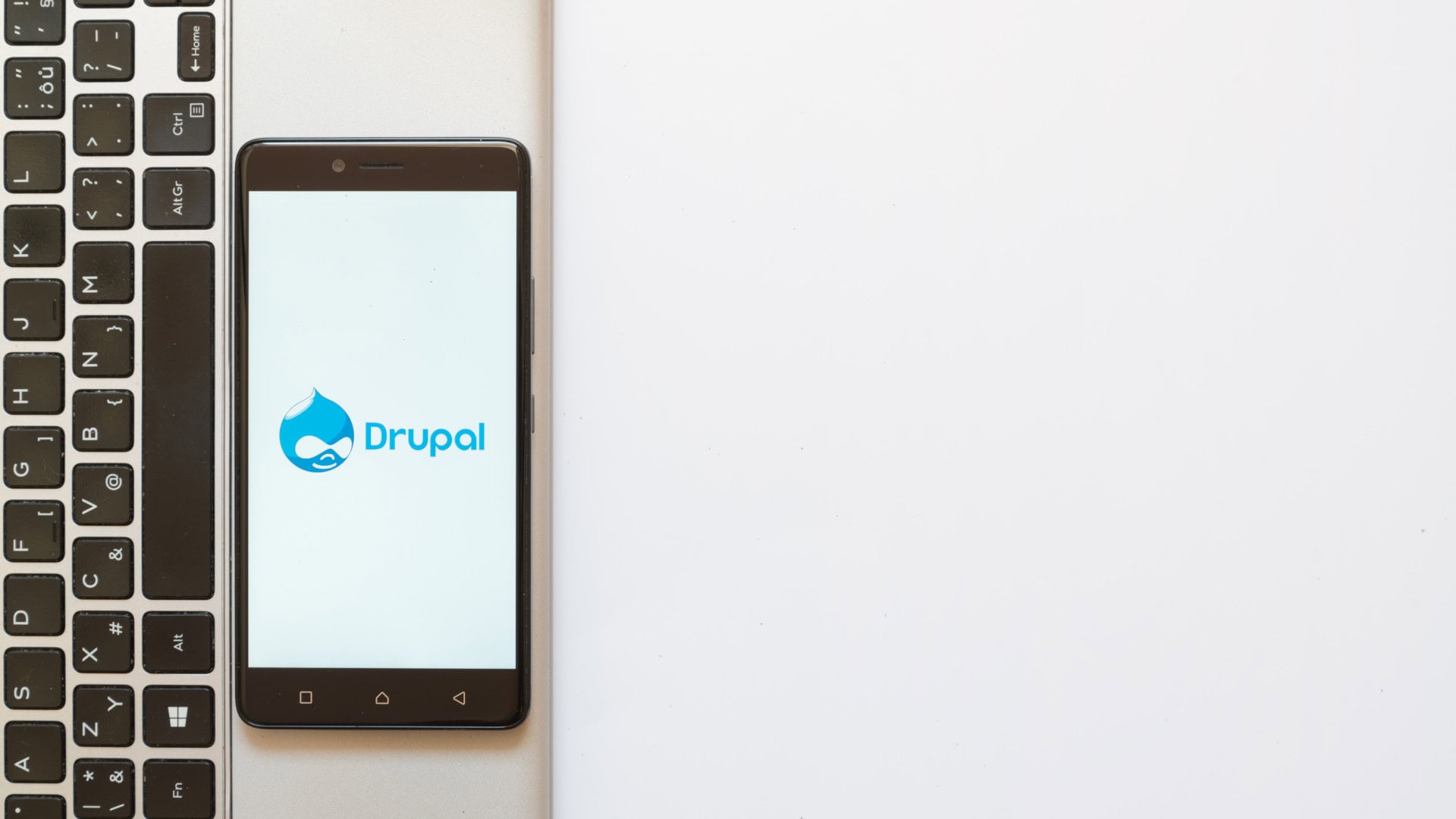 Hochkritische Sicherheitslücke: Drupal kündigt Notfall-Patch an 1 Drupal, Bildquelle: Pe3k/Shutterstock