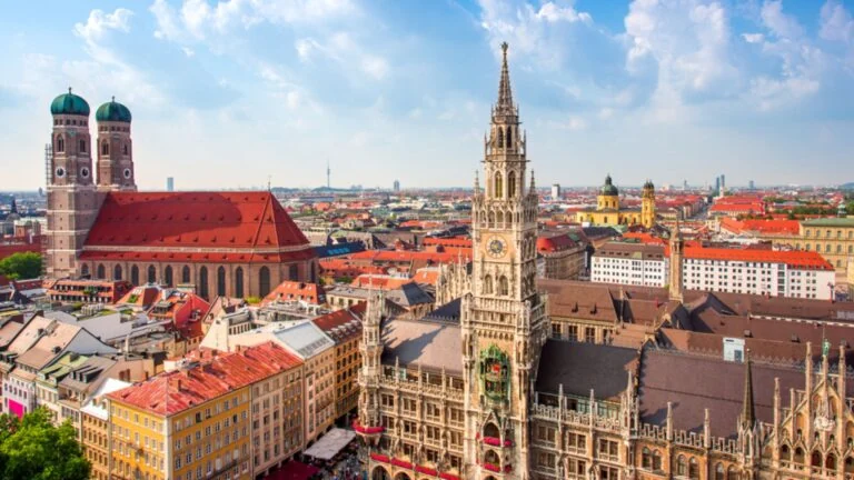 Abkehr von Microsoft: München kehrt zurück zu Open Source 7 München Bildquelle: LILLIAN_GZ / shutterstock.com