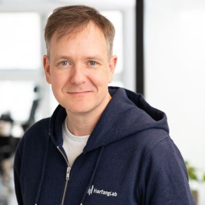 Compliance im Wandel: Wie KRITIS und BSI-Vorgaben den DACH-Markt verändern 2 Jürgen Bauer HarfangLab