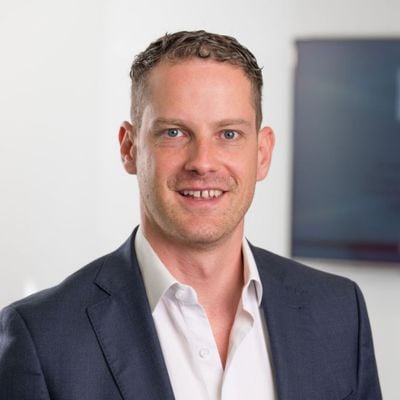 Compliance im Wandel: Wie KRITIS und BSI-Vorgaben den DACH-Markt verändern 1 Marius Holmer HarfangLab