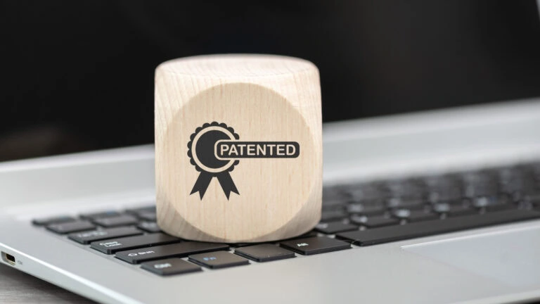 Cohesity erhält erstes Gen-AI Patent 6 Patent