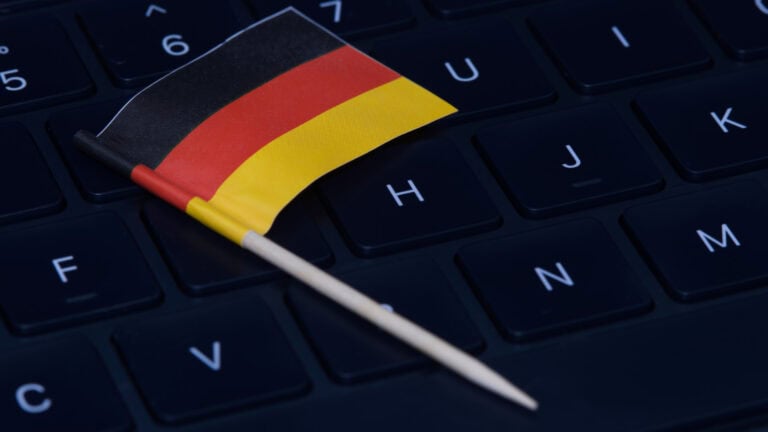 Bundesregierung kommt bei Digitalprojekten voran 8 Deutschland Flagge