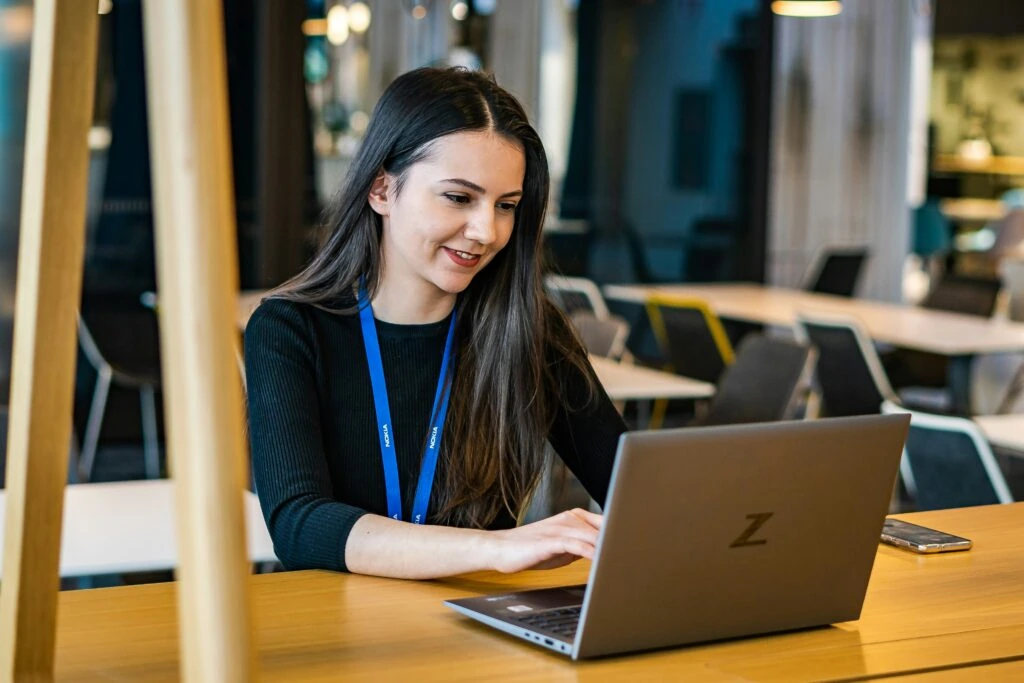 IT-Freelancer finden: So besetzt du kritische Projekte schnell und rechtssicher 1 Warum die Suche nach IT-Freelancern heute komplexer ist