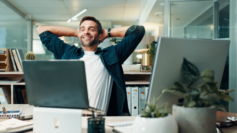 Warum schlechte Prozesse die Mitarbeiterzufriedenheit stärker belasten als fehlende Benefits 4 Mitarbeiter, Employee Experience, Mitarbeiterzufriedenheit durch bessere Prozesse steigern, Mitarbeiterzufriedenheit und Prozessoptimierung, Mitarbeiterzufriedenheit, HR