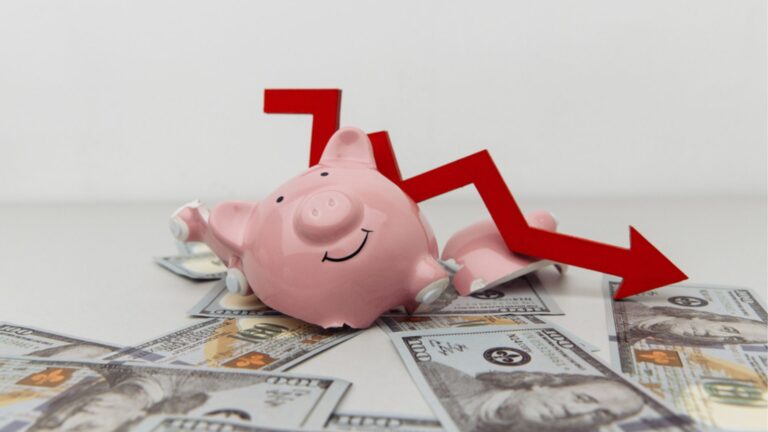Finanzieller Kollaps droht: OpenAI geht bis Mitte 2027 das Geld aus 7 Sparschwein zerbrochen, Geld