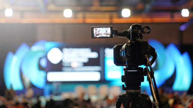 Hybride Events als technische Bewährungsprobe für IT-Entscheider 10 Streaming Plattform, Hybride Events, Streaming, Streaming Infrastruktur, Event Streaming, Streaming Infrastruktur für hybride Events, Streaming Plattform für Unternehmen, Events, Livestreaming
