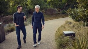 John Ternus und Tim Cook Apple