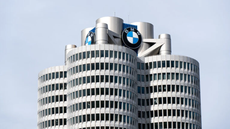 CodeRabbit: KI prüft Code von 1.000 BMW-Entwicklern