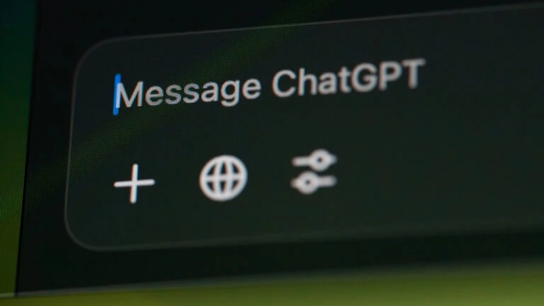 OpenAI lässt ChatGPT-Chats von Menschen prüfen