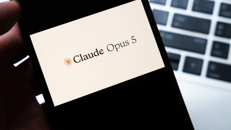 Claude Opus 5.5 nutzt 95 Prozent weniger Gedankenstriche