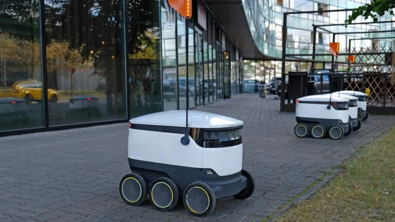 Erster in Europa: Evri testet zweibeinigen Lieferroboter