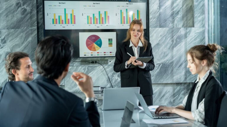 Meetingräume wie eine App: Umdenken beim hybriden Arbeiten