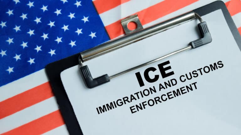 Aktivisten attackieren ICE-Behörde mit gezieltem Hackerangriff