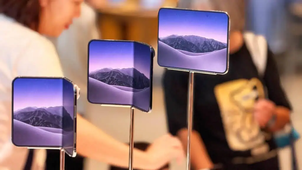 iPhone Duo: Erste Displays brechen offenbar am Scharnier